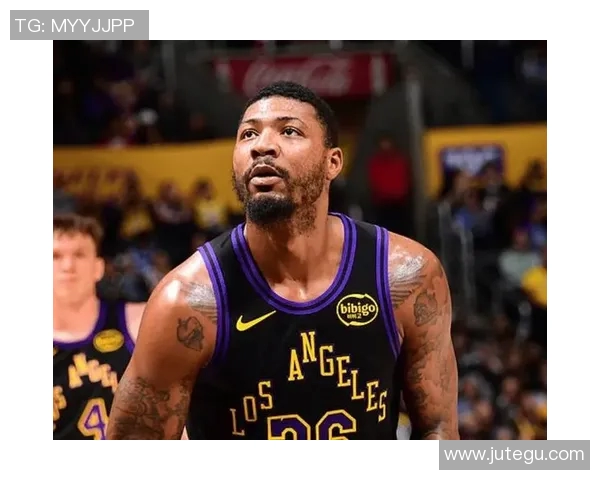 马库斯斯马特在NBA赛场上的成长与领导力探讨