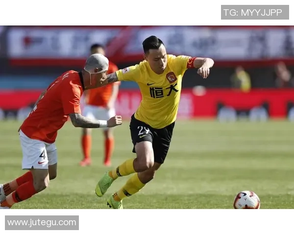 恒大与墨尔本激战正酣比分揭晓引发球迷热议 恒大与墨尔本激战正酣比分揭晓引发球迷热议