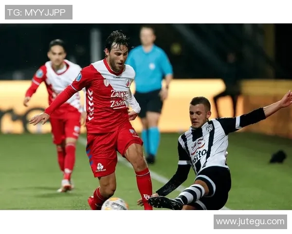 特温特主场迎战埃因霍温AC双方争夺荷甲积分榜关键战役